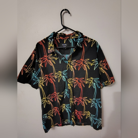 Rue21 Men's Size XL Black Shirt with Tropical Palm Patterns - Picture 1 of 3